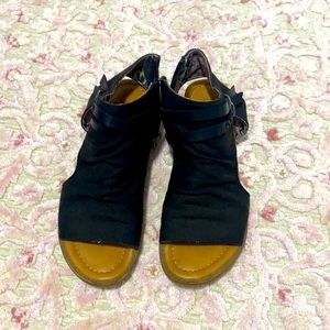 Black Blowfish sandal size 7